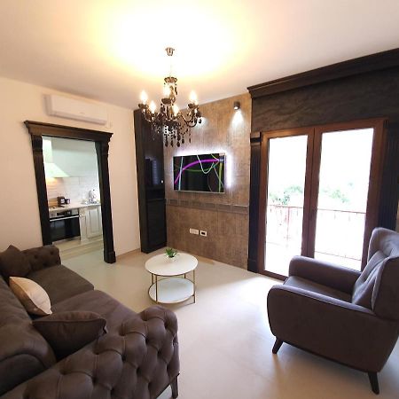 Clive Apartments โกตอร์ ภายนอก รูปภาพ