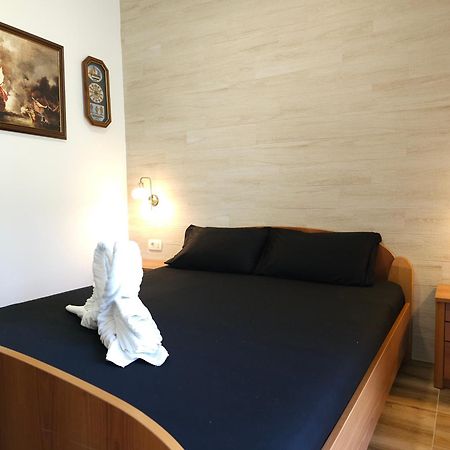 Clive Apartments โกตอร์ ภายนอก รูปภาพ