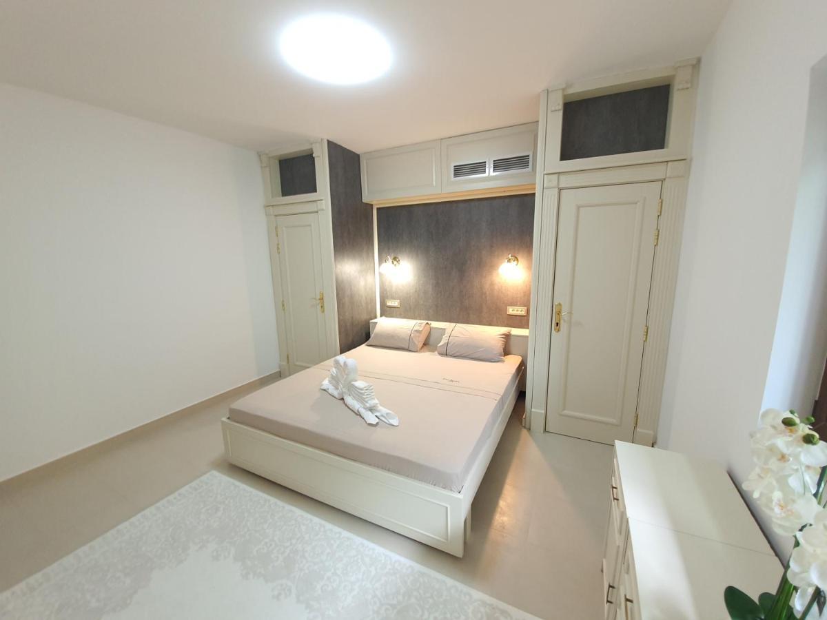 Clive Apartments โกตอร์ ภายนอก รูปภาพ