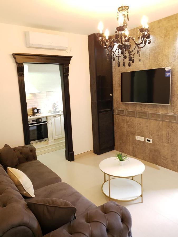 Clive Apartments โกตอร์ ภายนอก รูปภาพ