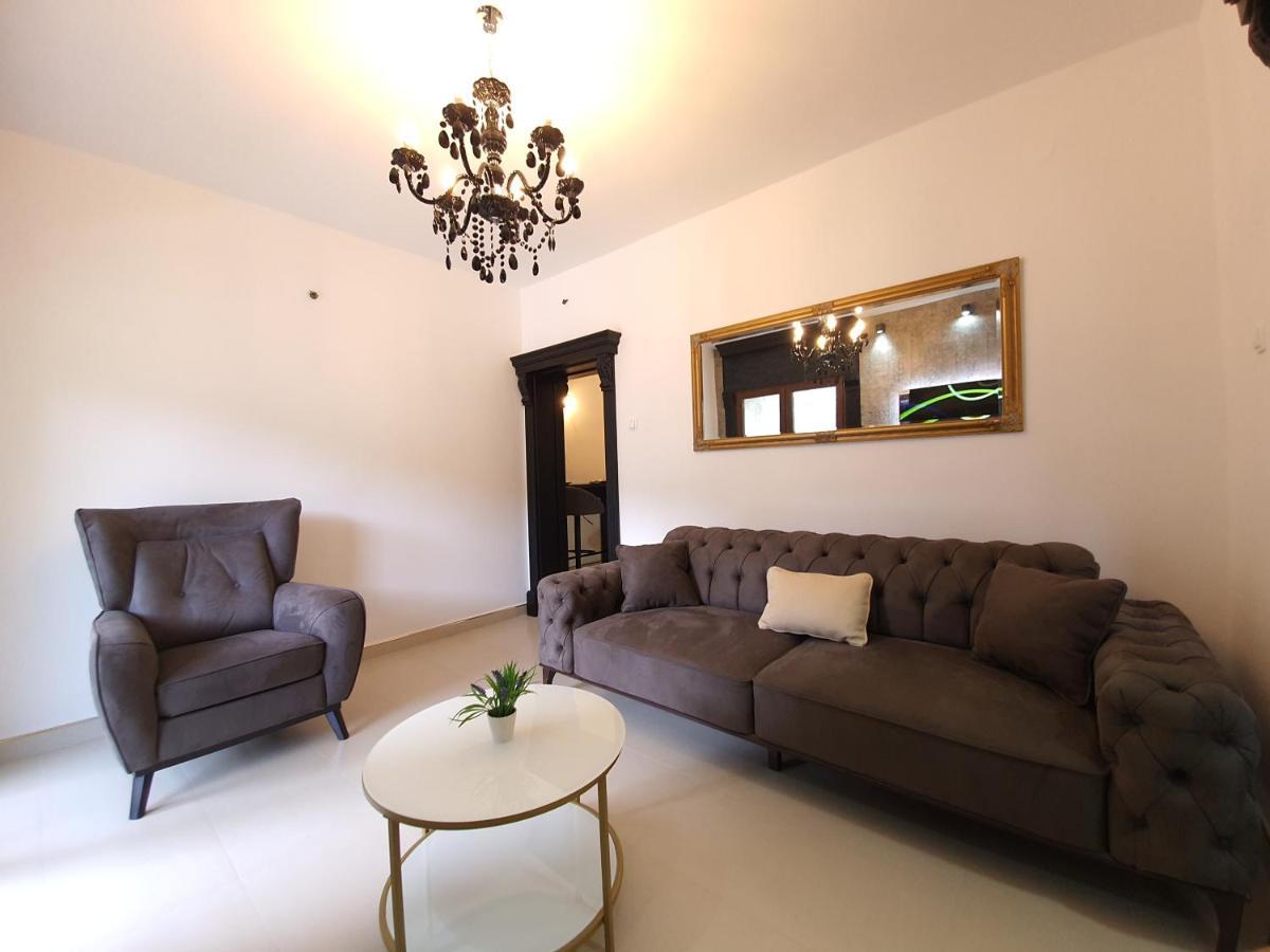 Clive Apartments โกตอร์ ภายนอก รูปภาพ